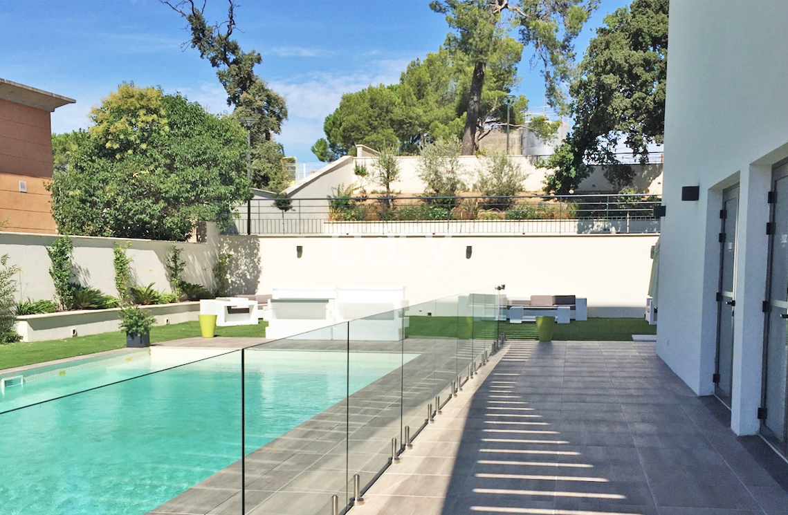 Event venue featuring a beautiful swimming pool located in Marseille
